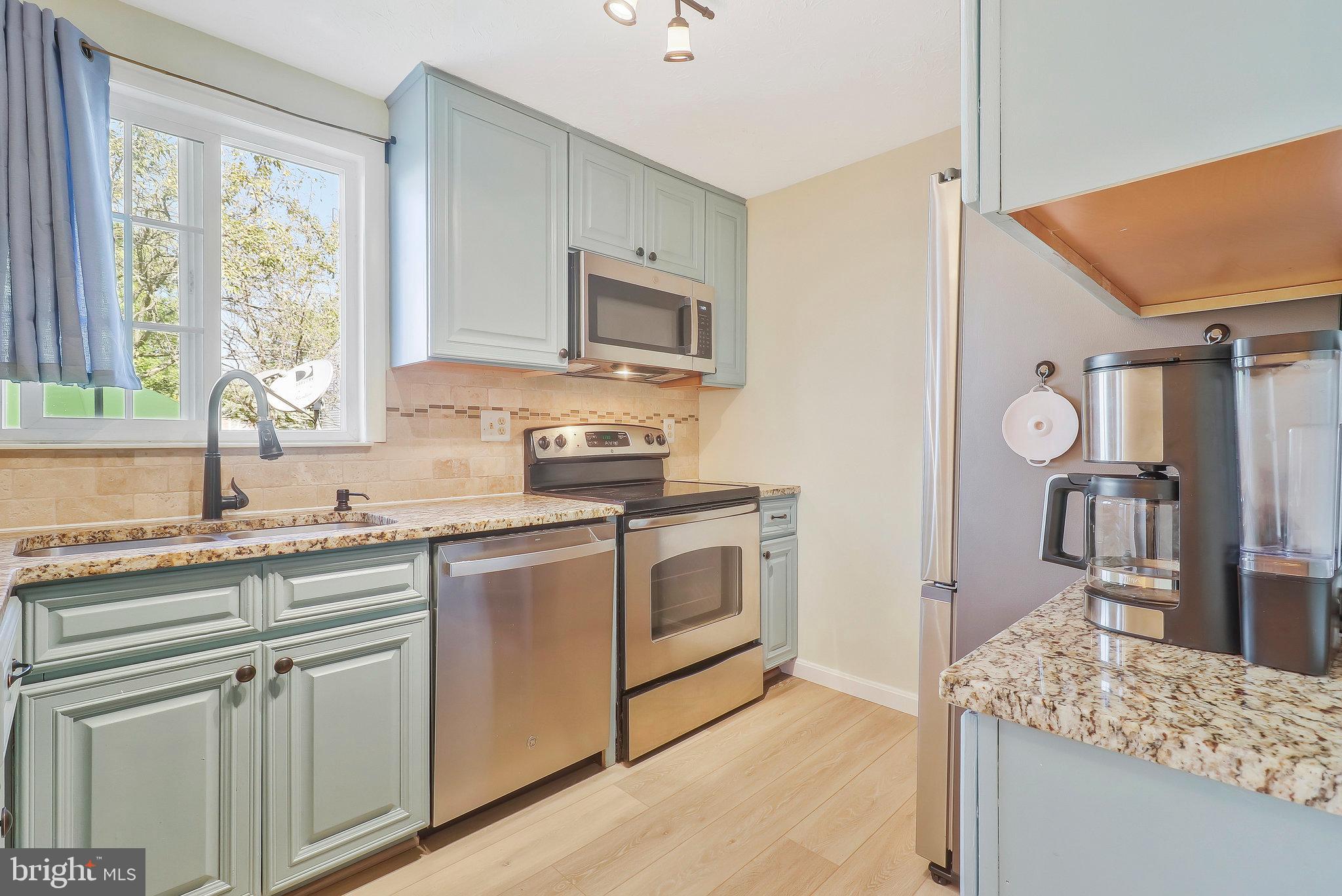 17 Willow Spring Court Germantown, MD 20874 - Photo 5 of 20 Kitchen