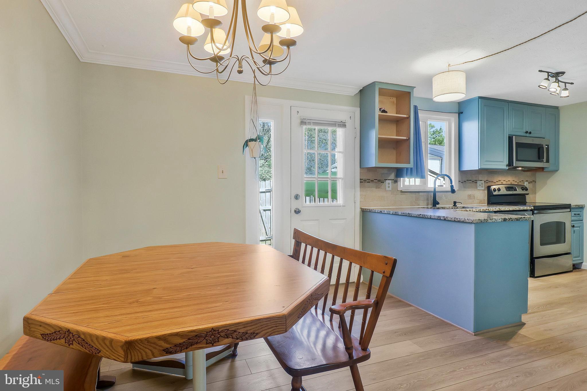 17 Willow Spring Court Germantown, MD 20874 - Photo 7 of 20 Table Space Kitchen