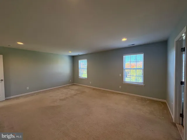 a tennis court that has tennis net