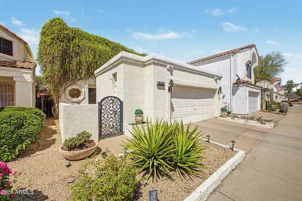 $498,999 | 2334 East Gelding Drive, Phoenix, AZ 85022