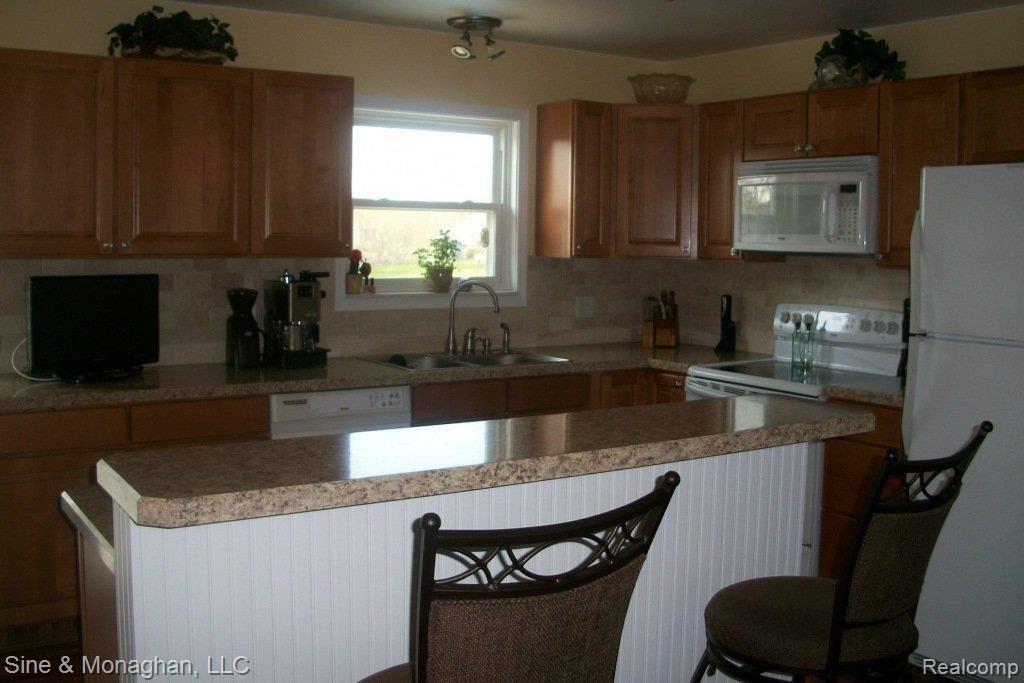 4191 Neuman Road St. Clair, MI 48079 - Photo 5 of 20 4-Kitchen 2