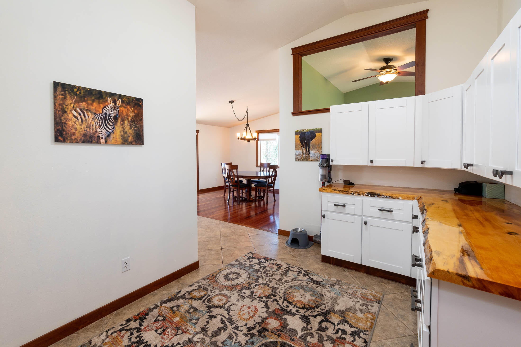17430 Plainview Road Bend, OR 97703 - Photo 5 of 37 85DC58E1-2490-4410-864F-25A3666A9569