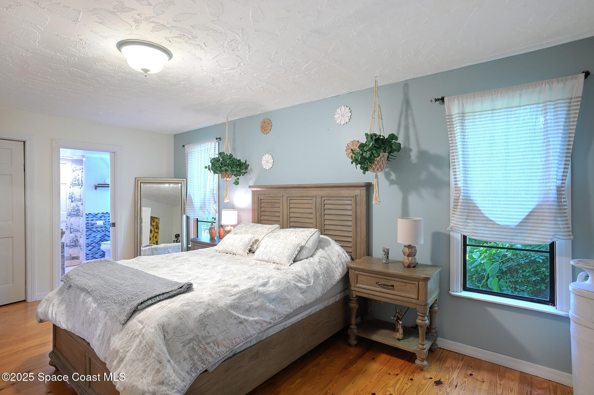 5875 Riverside Drive Melbourne Beach, FL 32951 - Photo 18 of 41 Guest bedroom