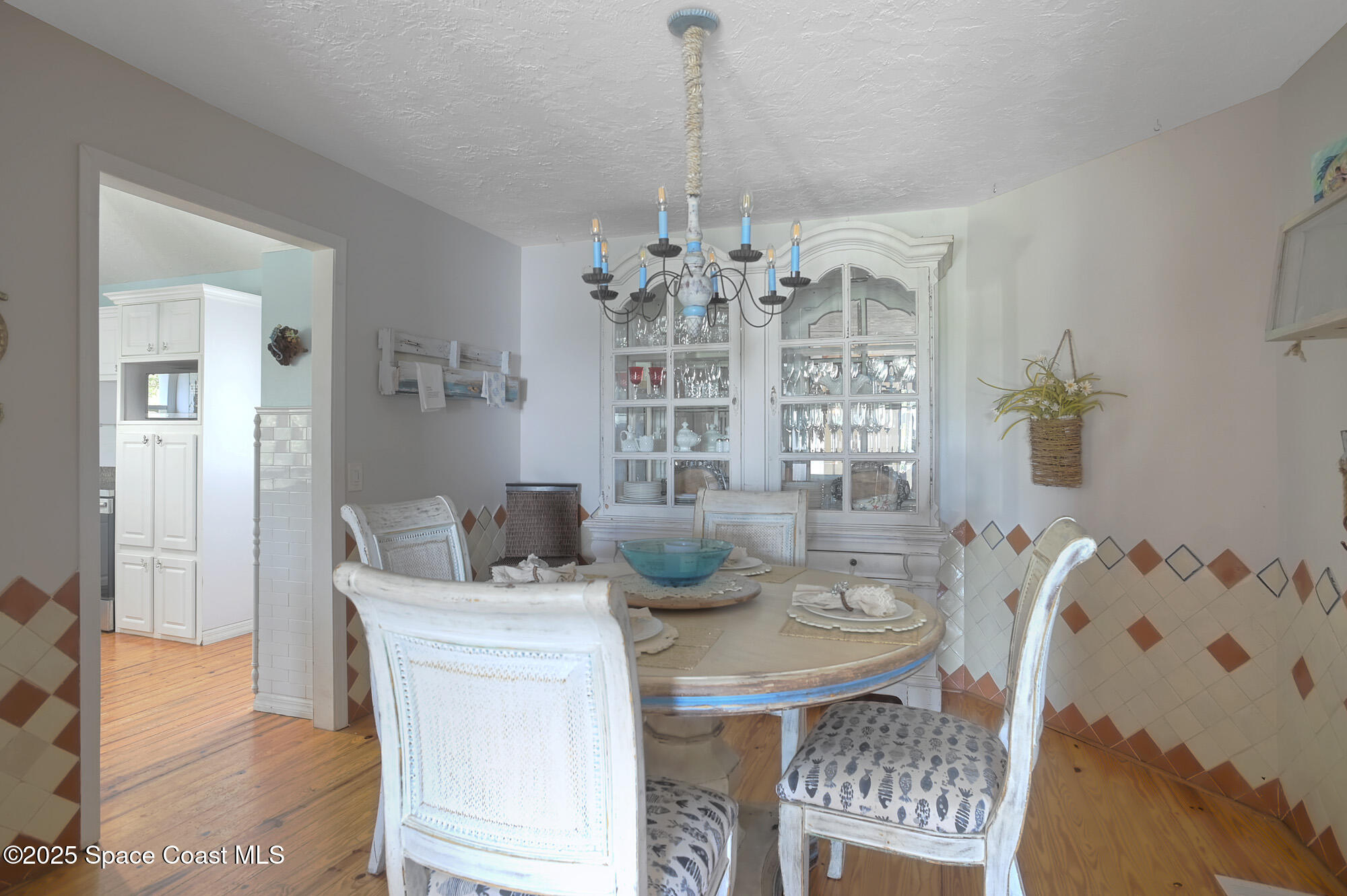 5875 Riverside Drive Melbourne Beach, FL 32951 - Photo 4 of 41 Dining room