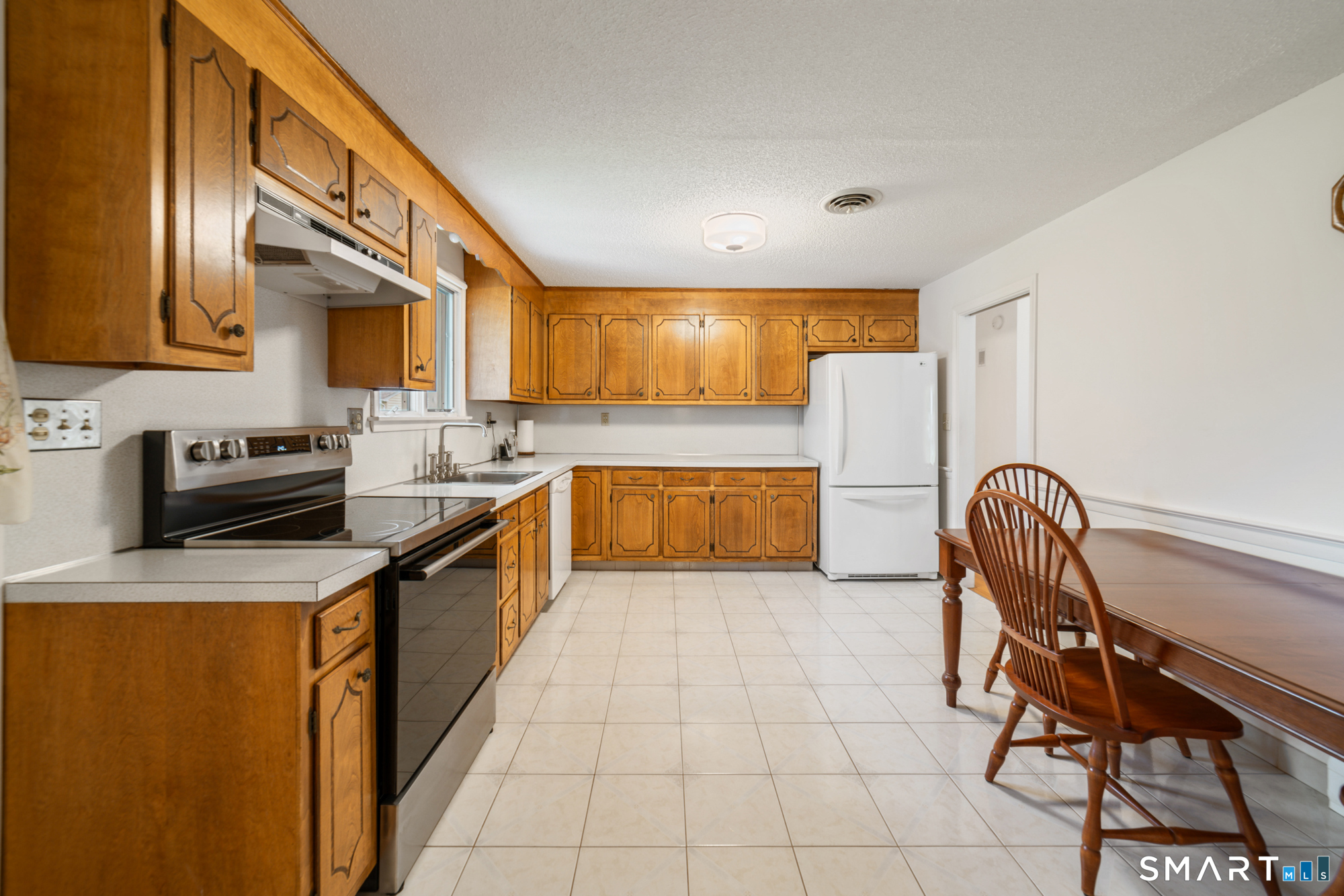 36 Cross Hill Road Wethersfield, CT 06109 - Photo 8 of 40