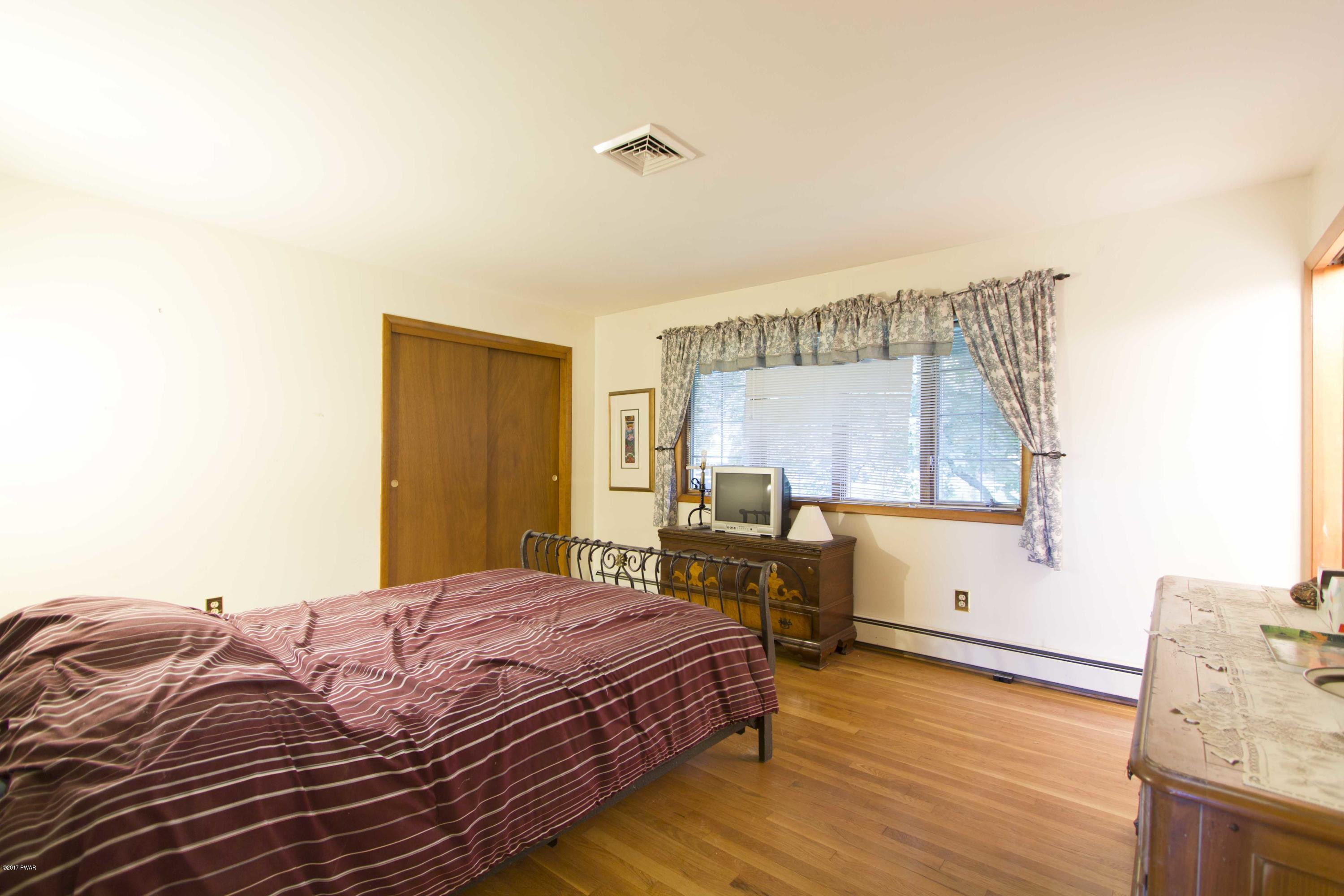 475 Ridge Avenue Hawley, PA 18428 - Photo 14 of 21 9 - Master Bedroom
