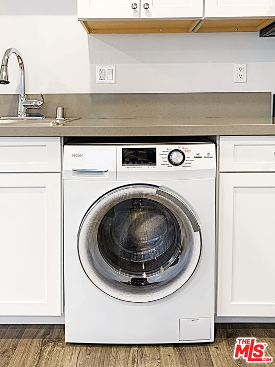 908 North Louise Street, Unit 2 Glendale, CA 91207 - Photo 10 of 15 a utility room with dryer and washer