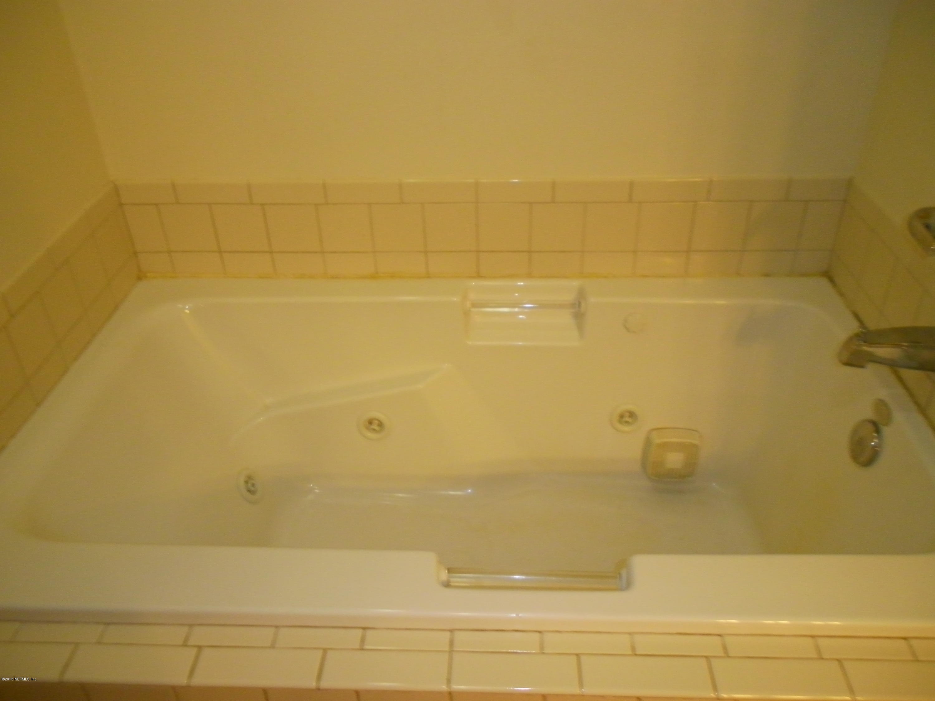 5781 Lauramore Road Macclenny, FL 32063 - Photo 11 of 27 Jacuzzi tub