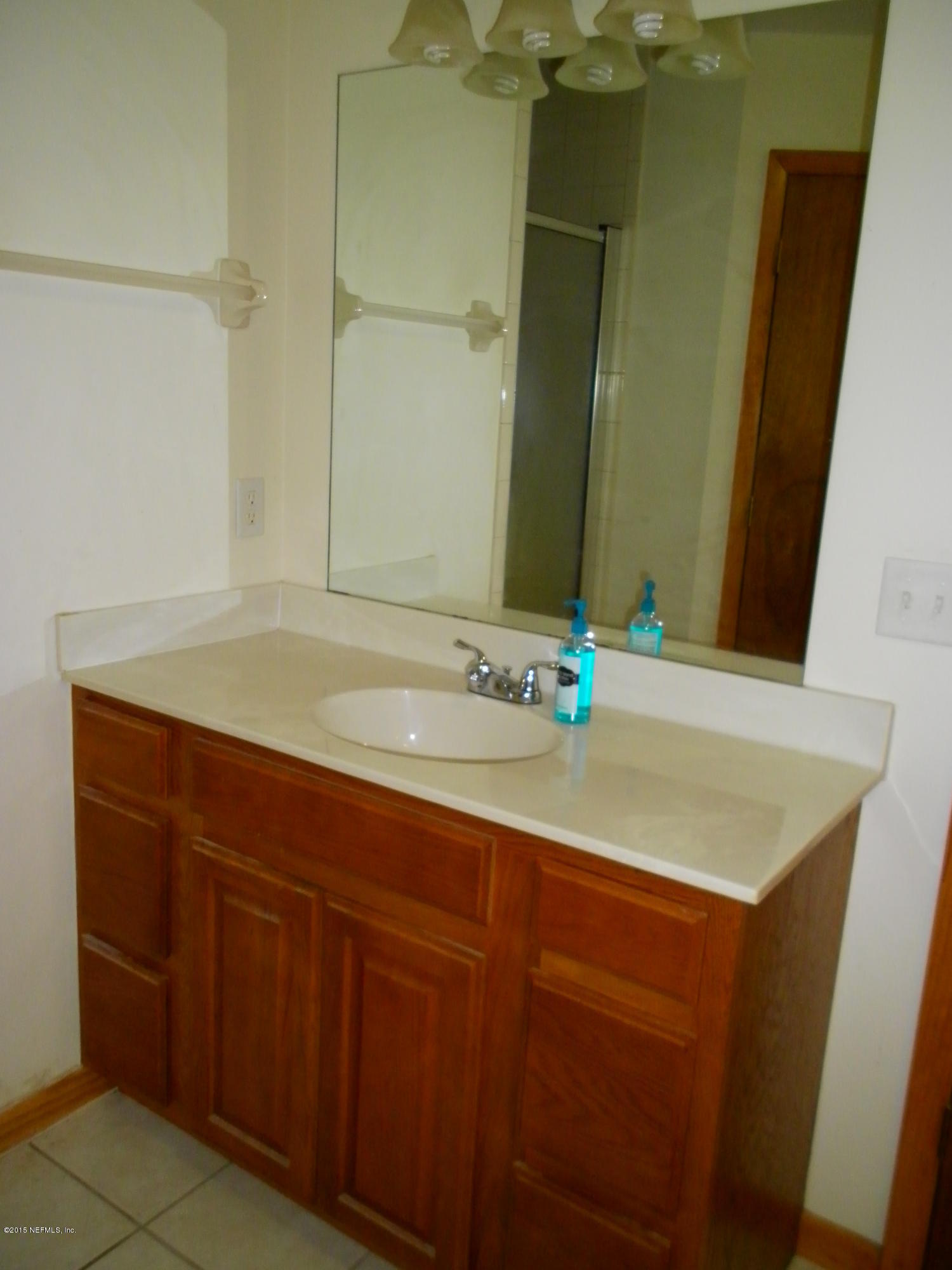5781 Lauramore Road Macclenny, FL 32063 - Photo 13 of 27 Separate vanities