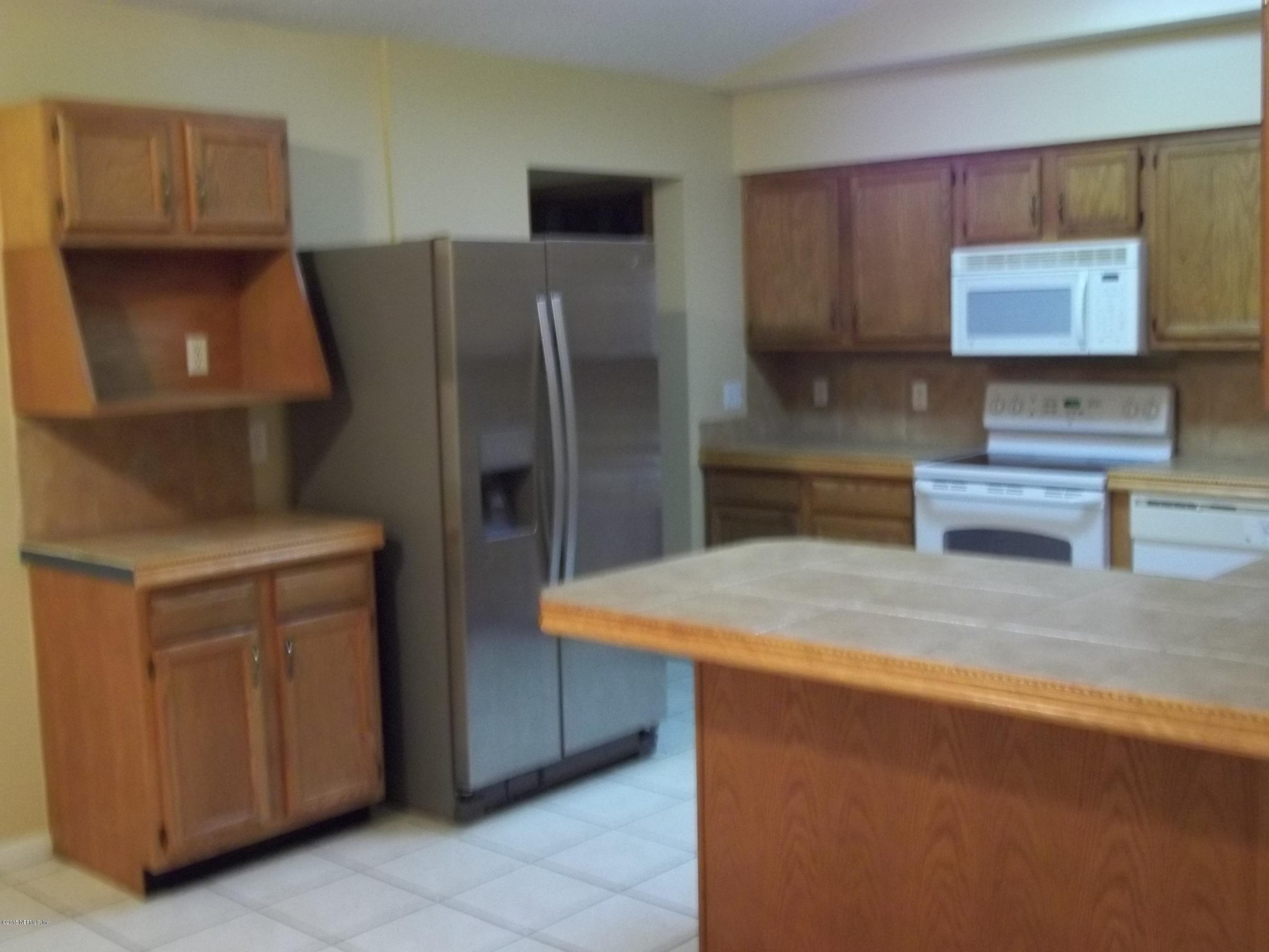 5781 Lauramore Road Macclenny, FL 32063 - Photo 23 of 27 Kitchen bar