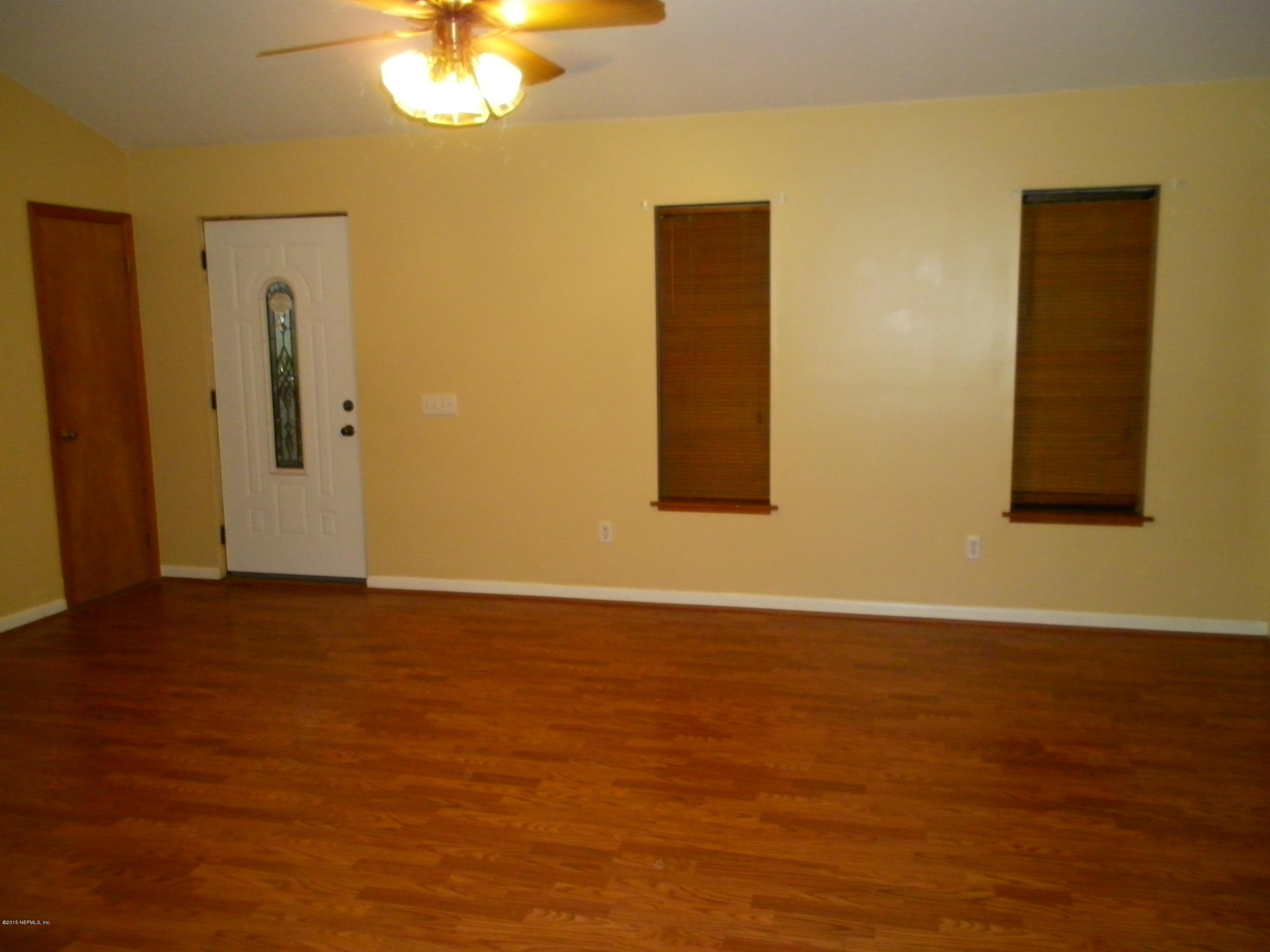 5781 Lauramore Road Macclenny, FL 32063 - Photo 8 of 27 Living room