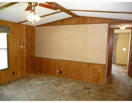 335 Sugar Run Road Waynesburg, PA 15370 - Photo 3 of 8 Living Room.