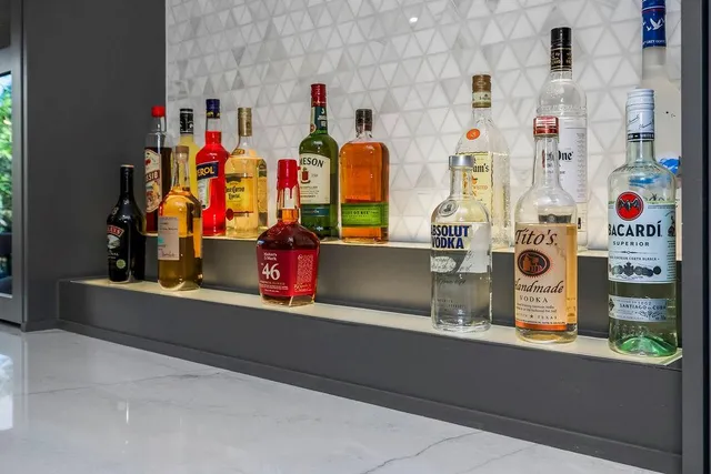 $2,100,000 | 11532 South Hollis Lane, Olathe, KS 66061