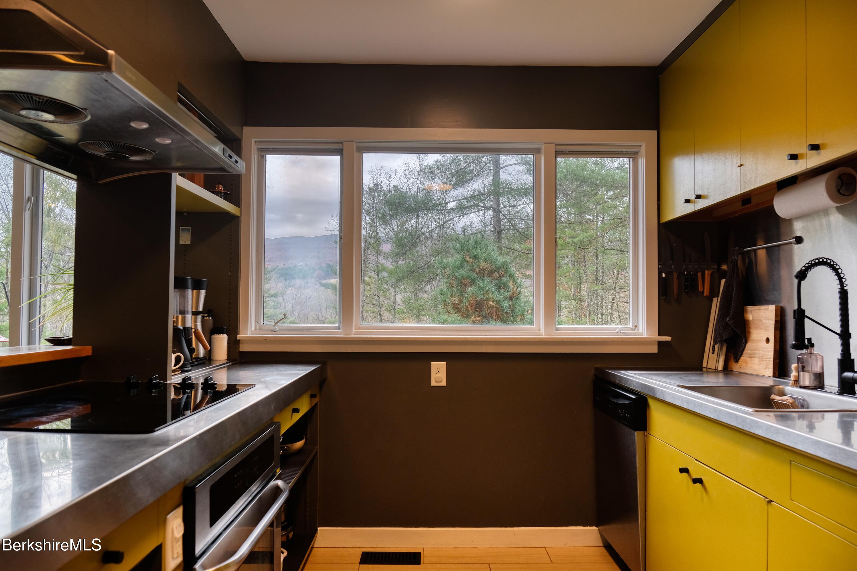 300 Syndicate Road Williamstown, MA 01267 - Photo 13 of 46 DSCF2579