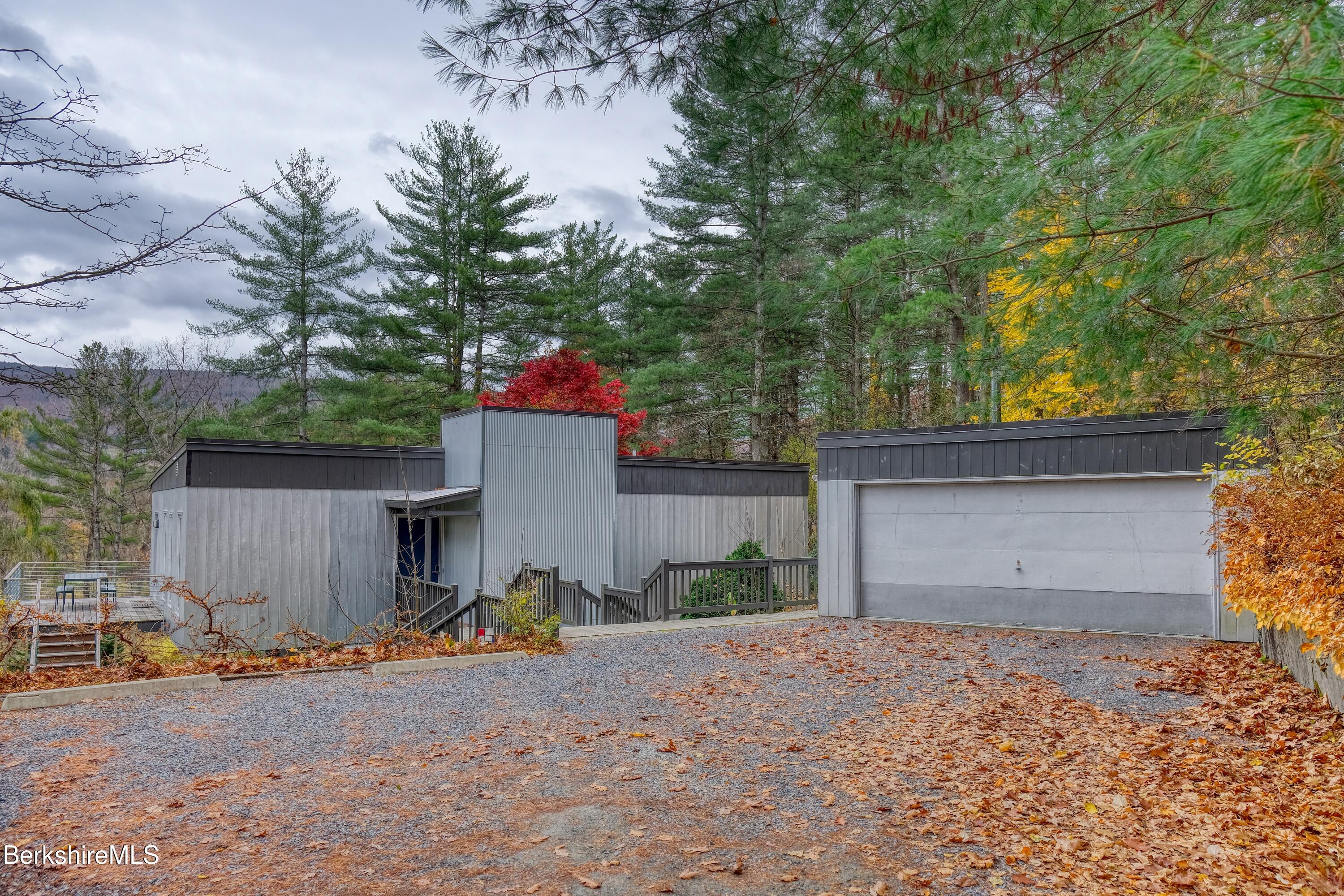 300 Syndicate Road Williamstown, MA 01267 - Photo 4 of 46 DSCF2745