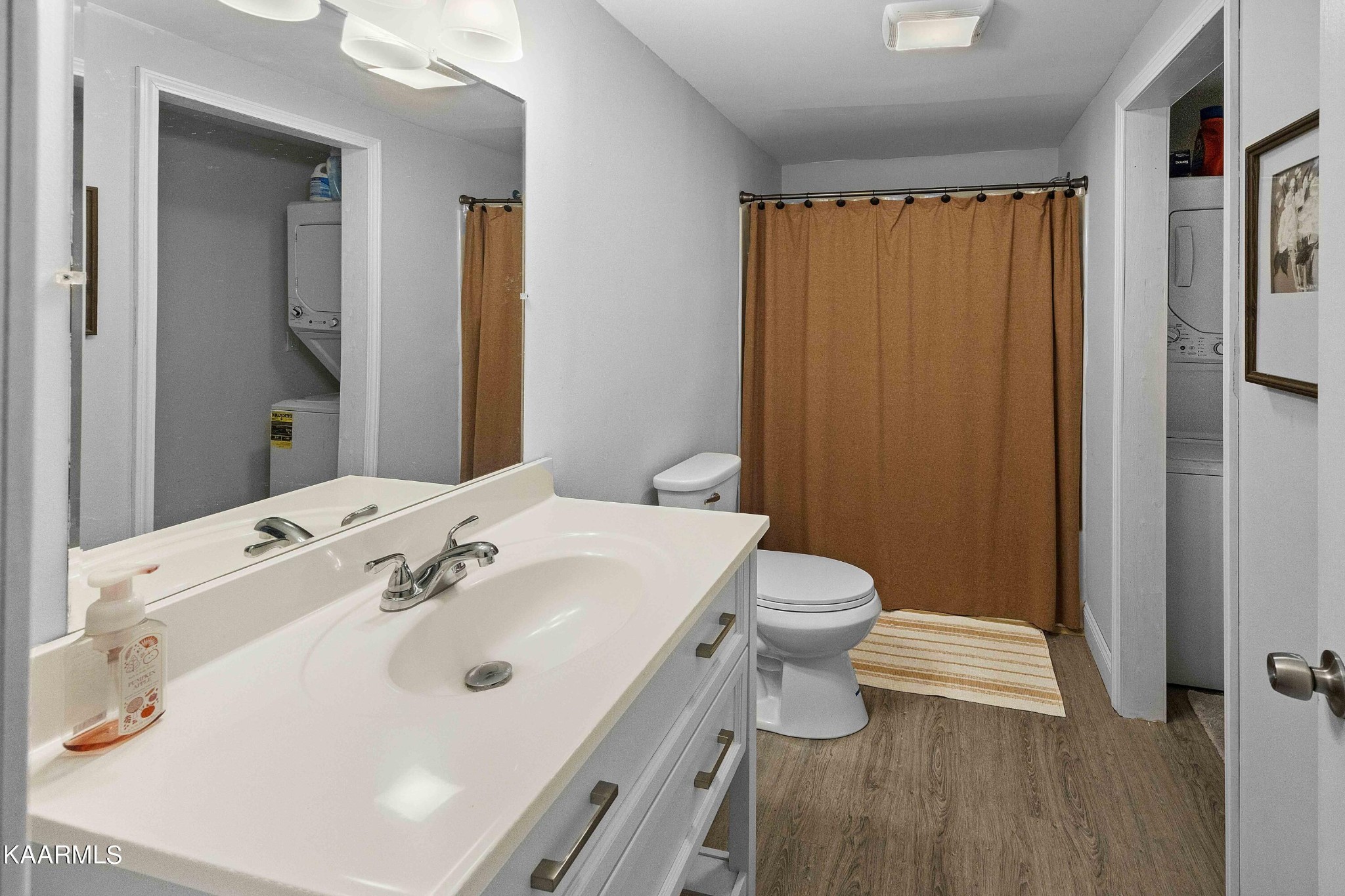 1000 Tarklin Valley Road Knoxville, TN 37920 - Photo 16 of 26 a bathroom with a sink a toilet and shower