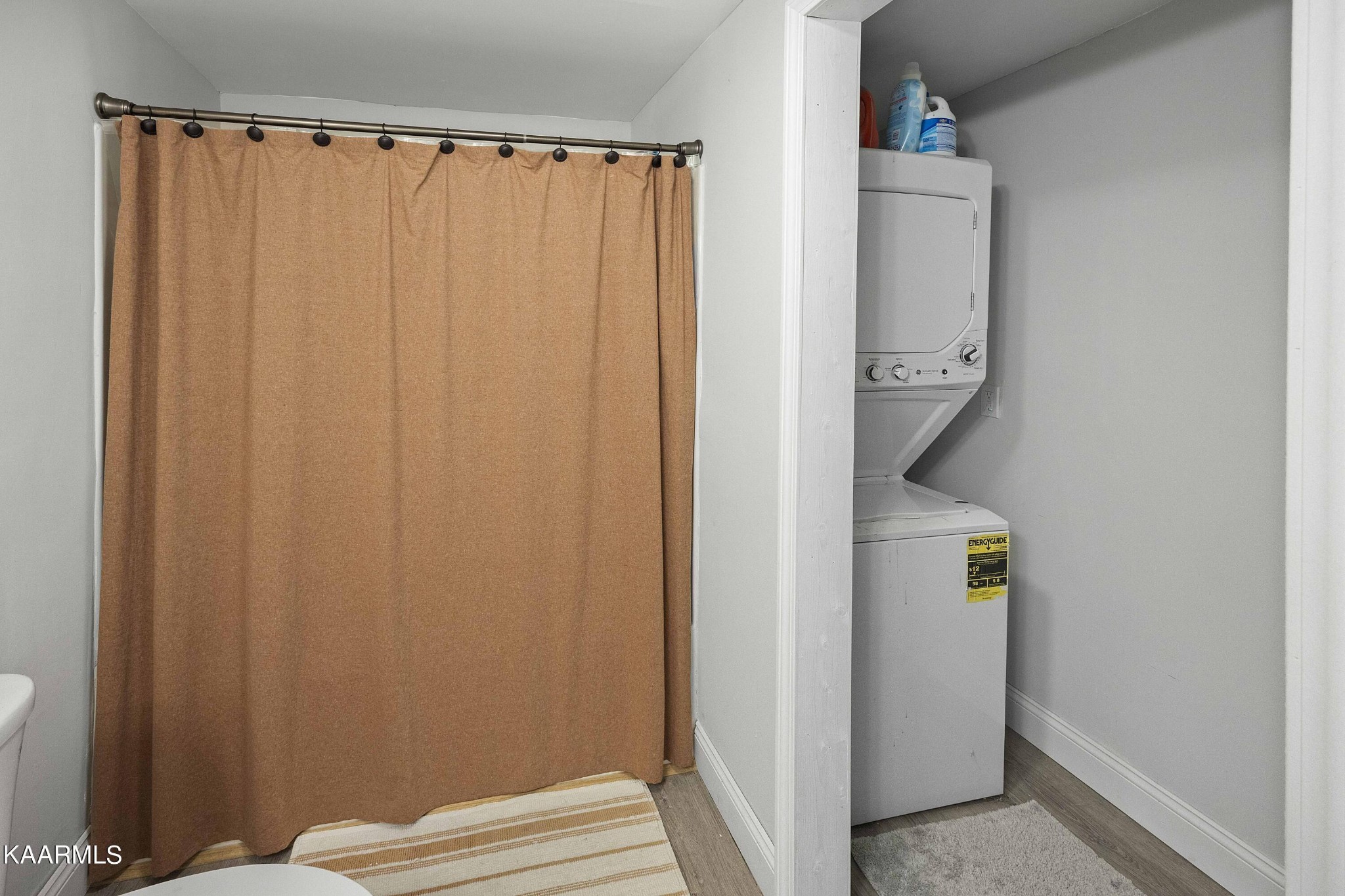 1000 Tarklin Valley Road Knoxville, TN 37920 - Photo 17 of 26 a bathroom with a sink and toilet
