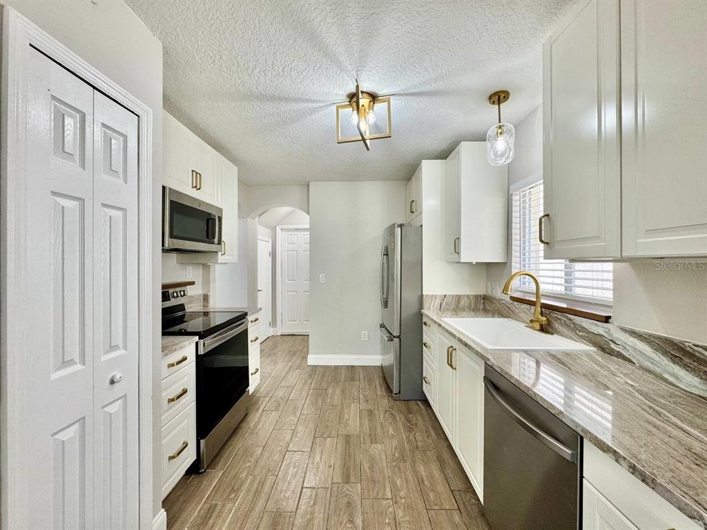 13014 Fennway Ridge Drive Riverview, FL 33579 - Photo 11 of 35