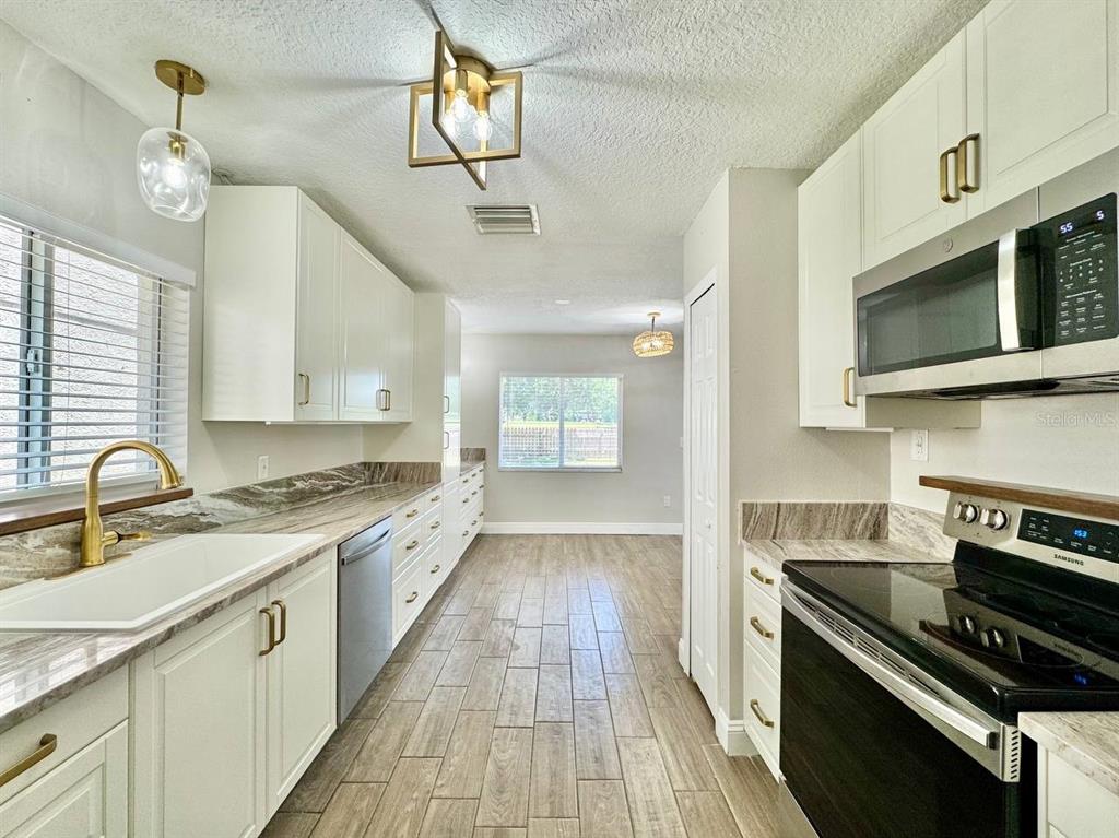 13014 Fennway Ridge Drive Riverview, FL 33579 - Photo 13 of 35