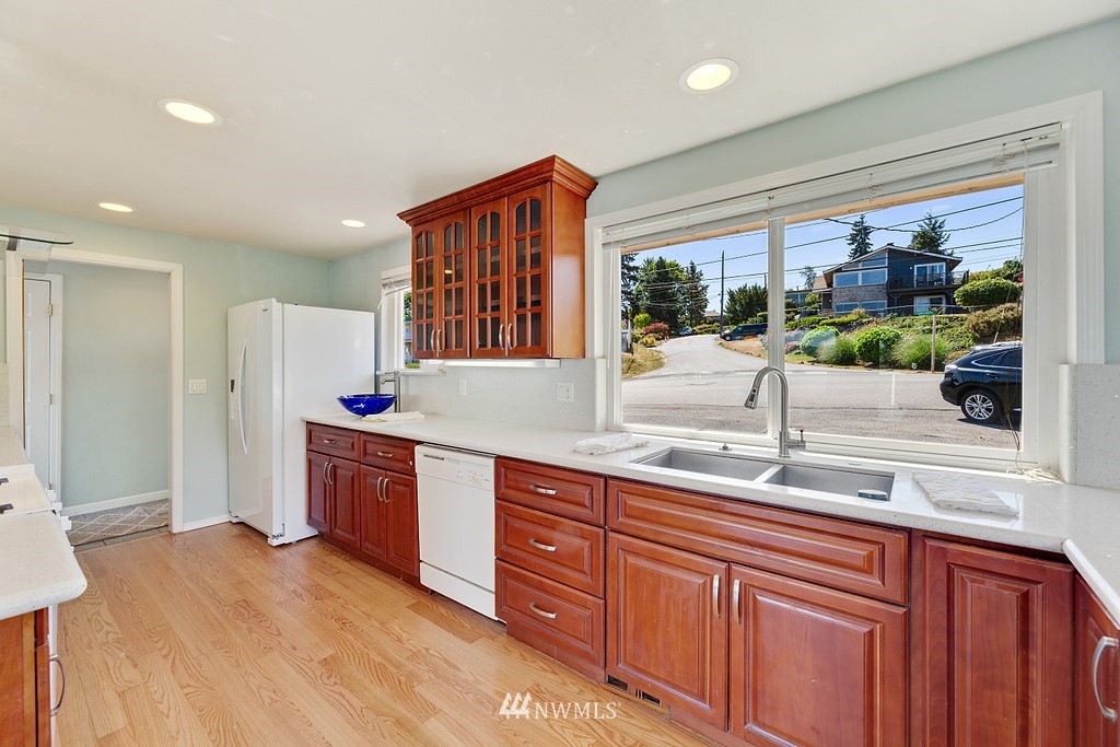 7706 South Sunnycrest Road Seattle, WA 98178 - Photo 14 of 40