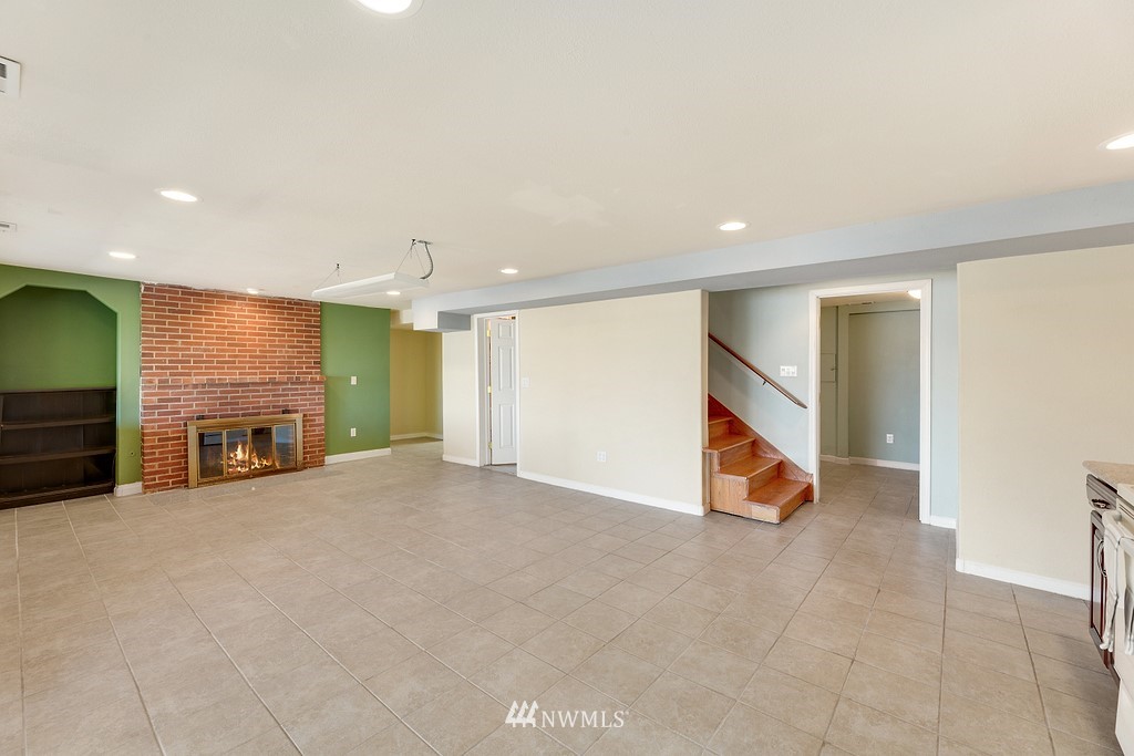 7706 South Sunnycrest Road Seattle, WA 98178 - Photo 22 of 40