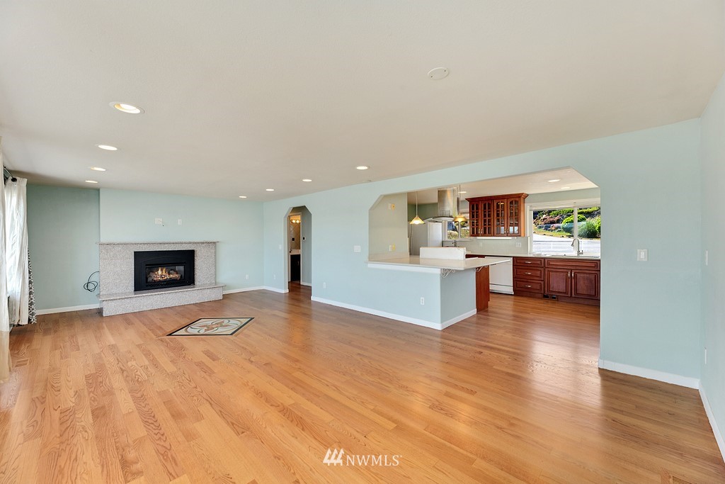 7706 South Sunnycrest Road Seattle, WA 98178 - Photo 8 of 40