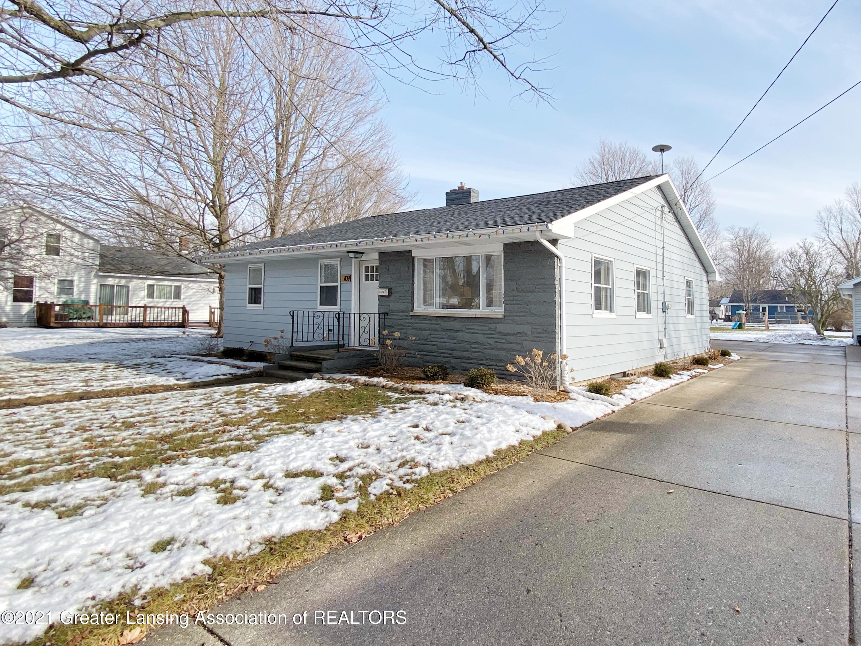 709 South Cochran Road Charlotte, MI 48813 - Photo 28 of 28 Front
