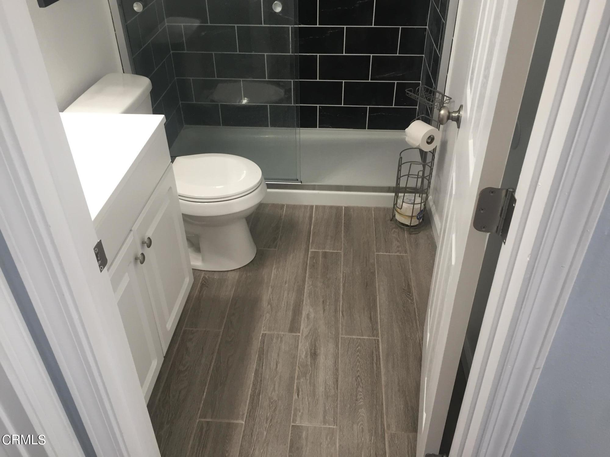 3454 Olds Road Oxnard, CA 93033 - Photo 16 of 41 Bathroom 1