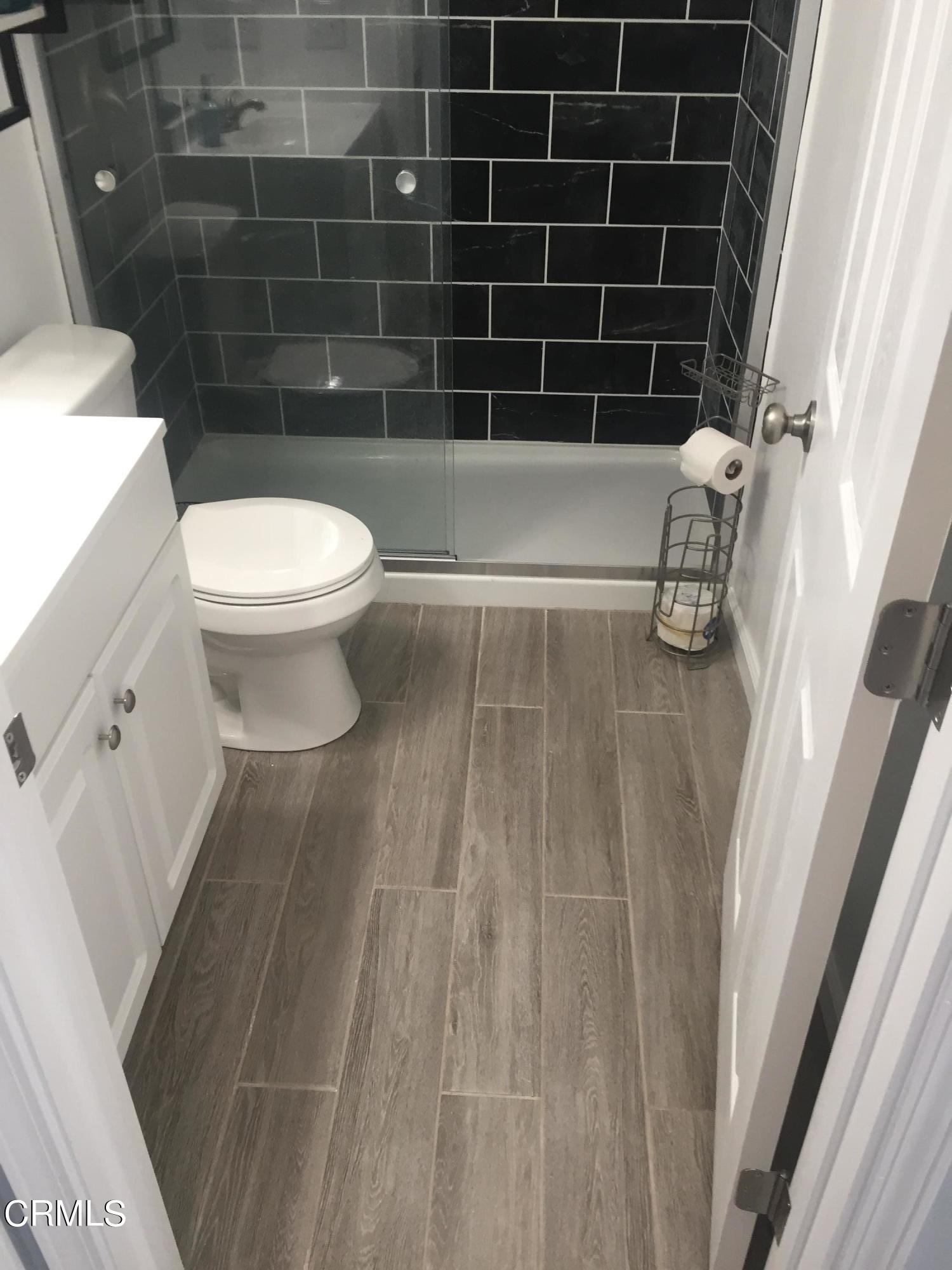 3454 Olds Road Oxnard, CA 93033 - Photo 18 of 41 Bathroom 1