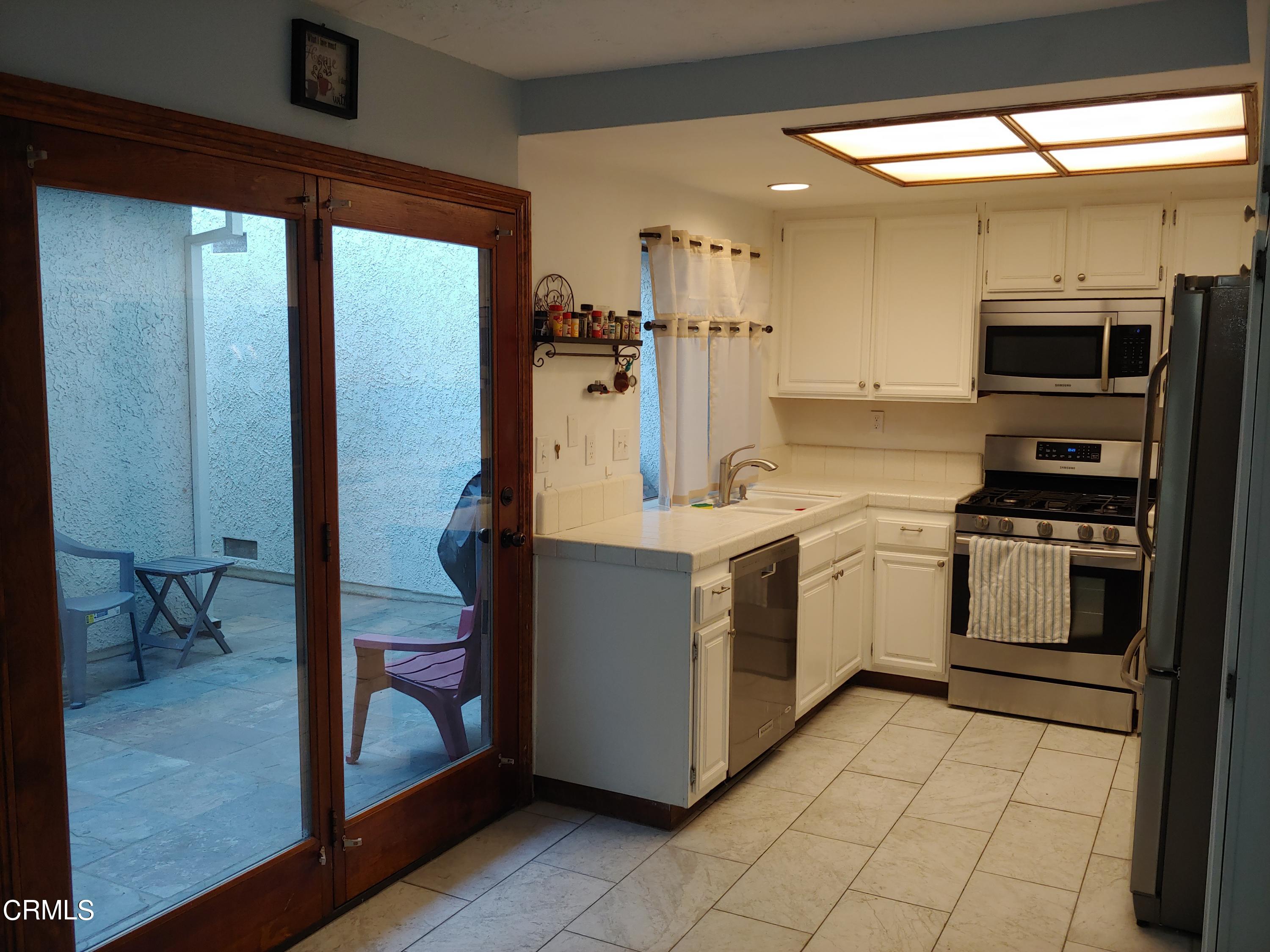 3454 Olds Road Oxnard, CA 93033 - Photo 23 of 41 Kitchen/ Patio