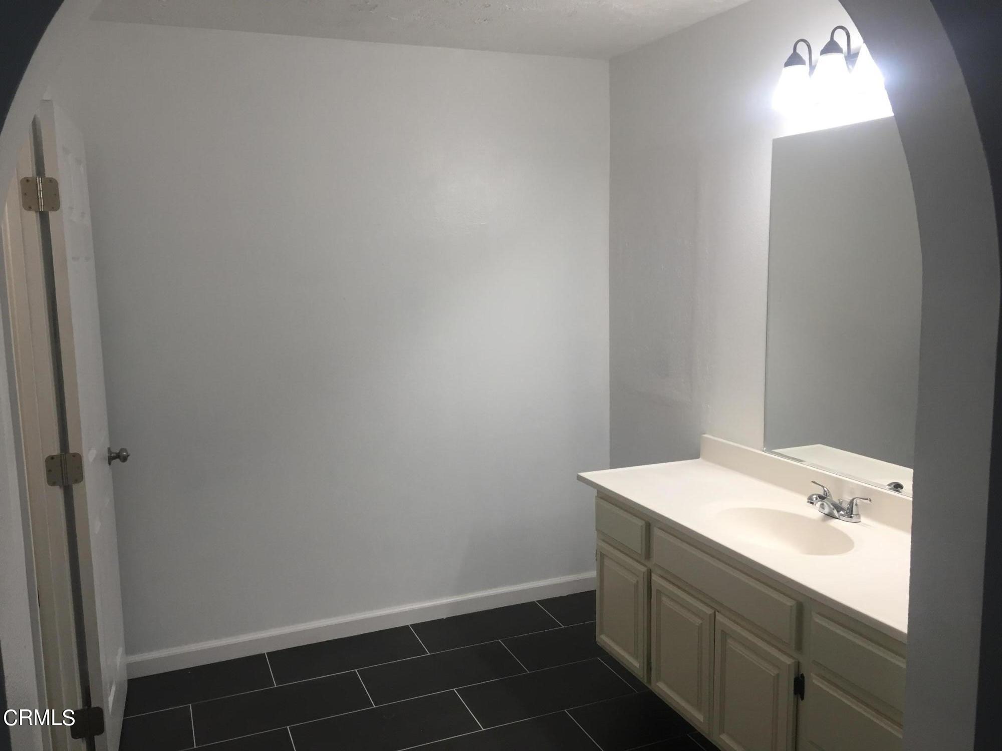 3454 Olds Road Oxnard, CA 93033 - Photo 36 of 41 Master Bath