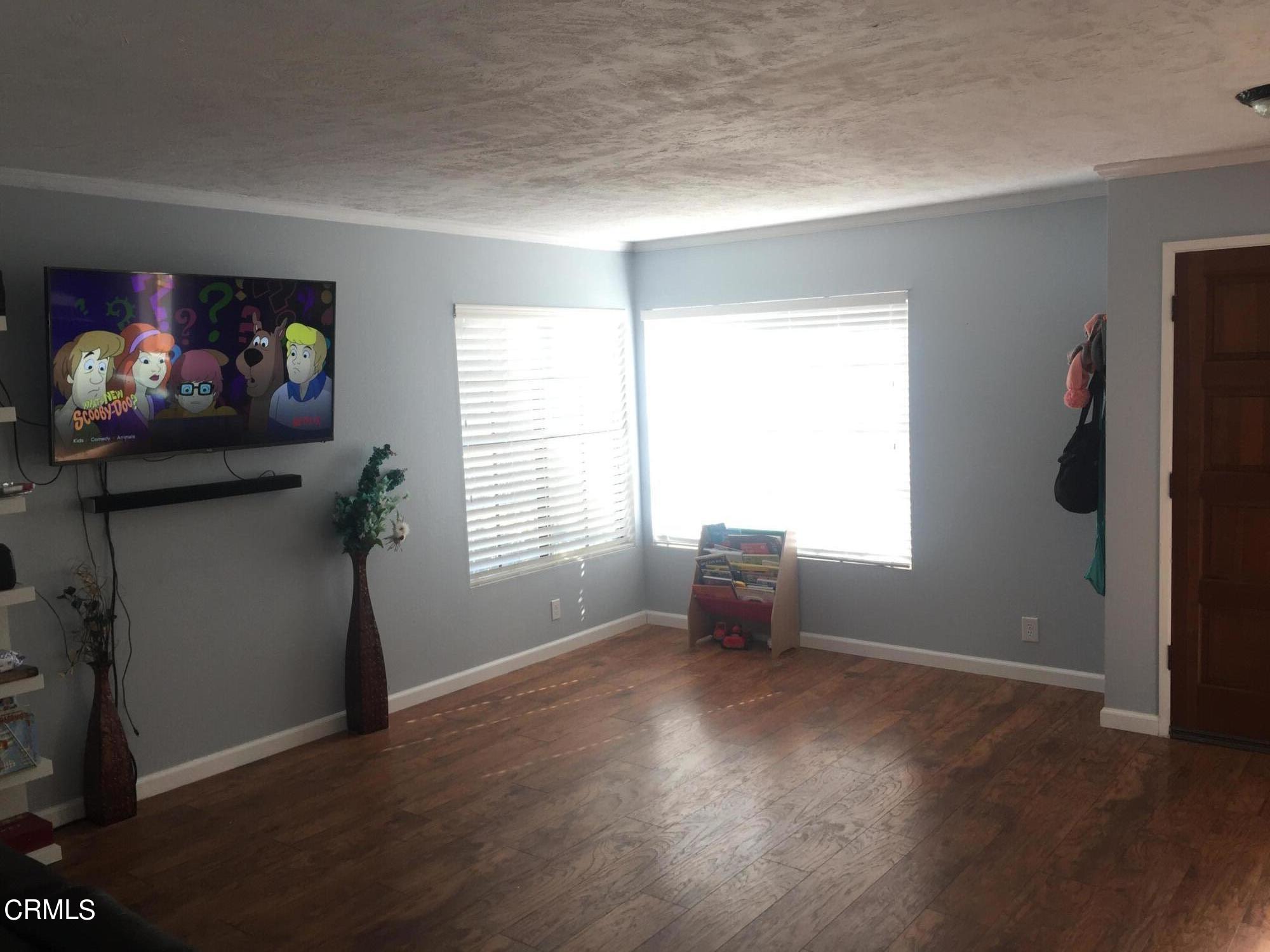 3454 Olds Road Oxnard, CA 93033 - Photo 8 of 41 Living Room