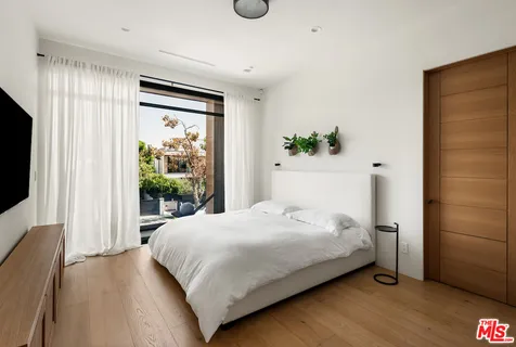 $4,195,000 | 839 North Genesee Avenue, Los Angeles, CA 90046