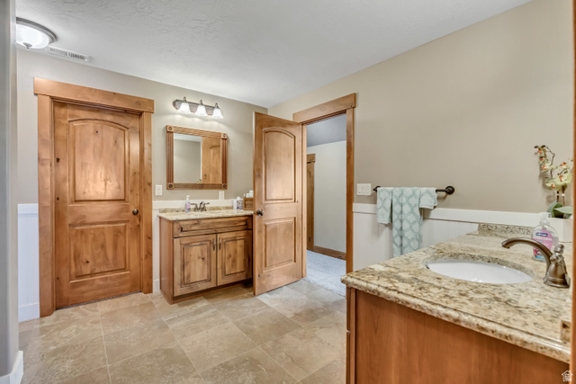896 West 675 South Mapleton, UT 84664 - Photo 39 of 77 Full bathroom featuring two vanities