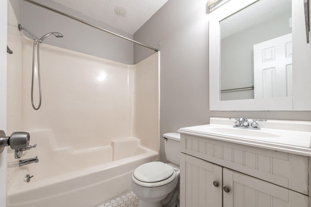 1017 Stevens Creek Road, Unit G185 Augusta, GA 30907 - Photo 8 of 21 Owner's Bathroom!