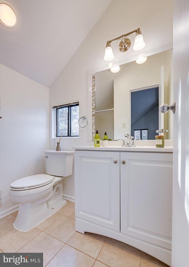 1661 Cedar Hollow Way Reston, VA 20194 - Photo 19 of 25 Hall Bath
