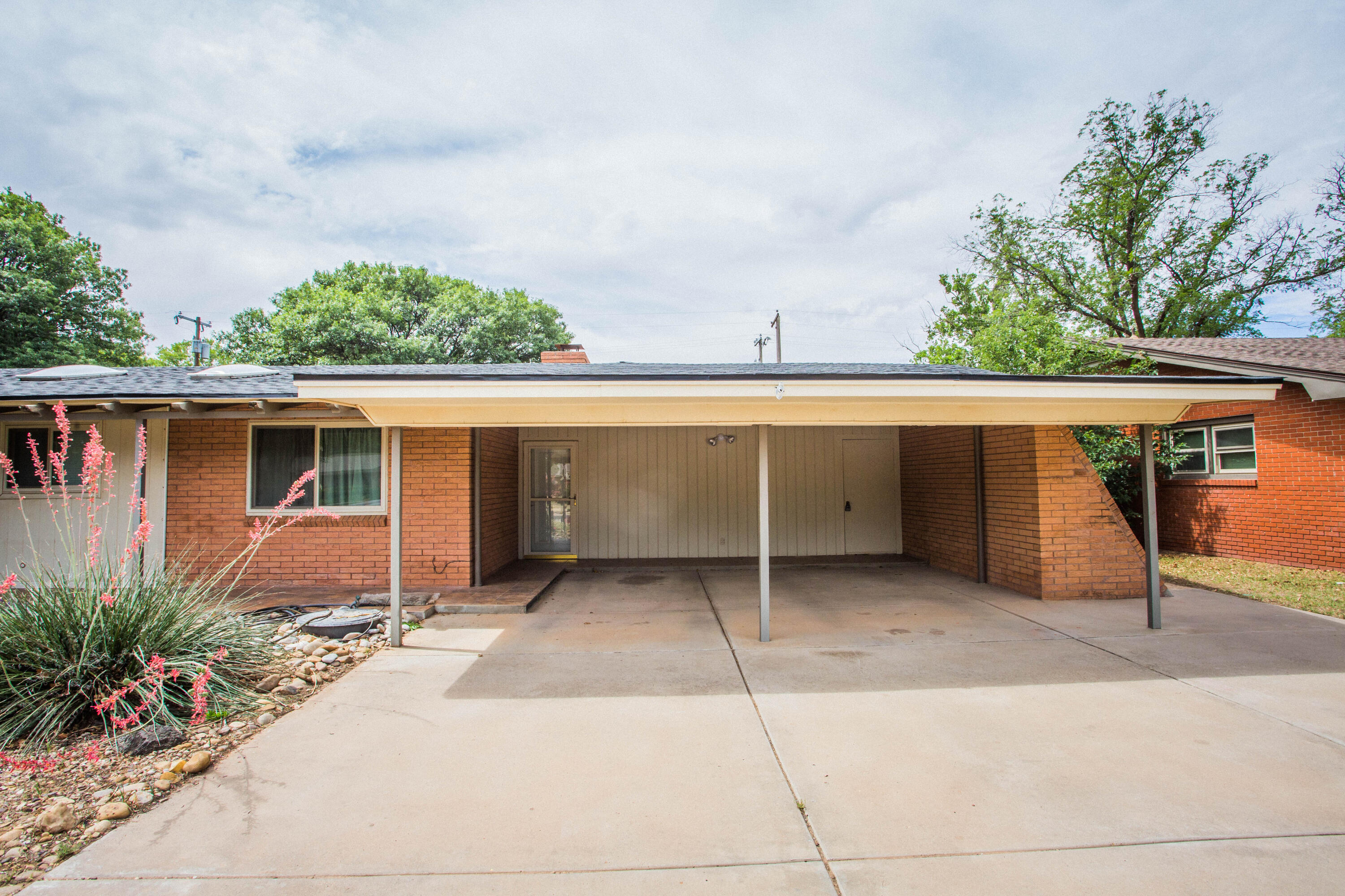2313 58th Street Lubbock, TX 79412 - Photo 4 of 75 5V2A0084