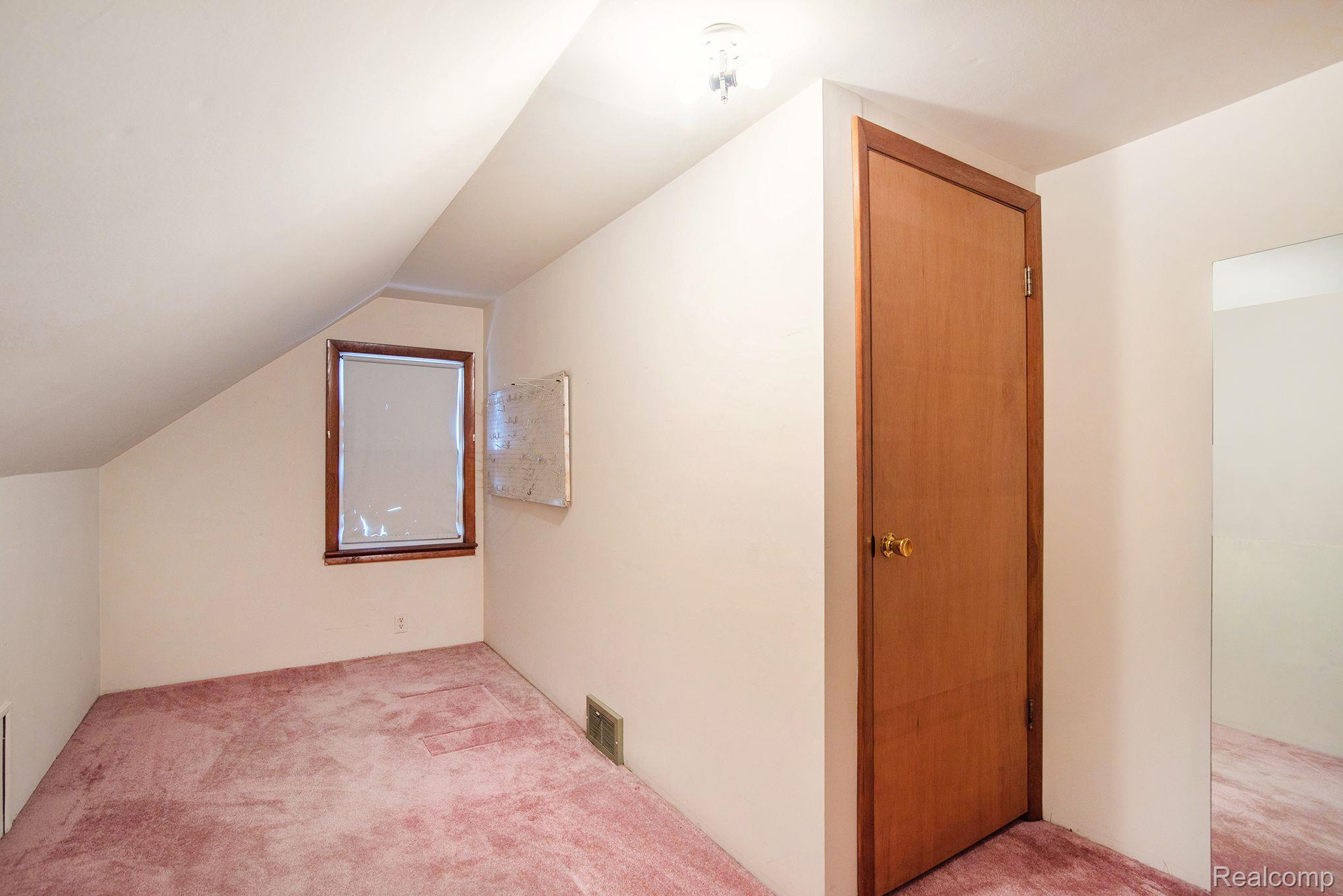 4482 Dublin Road Burton, MI 48529 - Photo 15 of 17 Gallery Image 15
