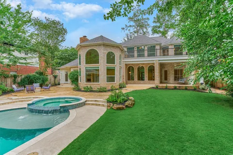 $1,100,000 | 168 West Shadowpoint Circle, The Woodlands, TX 77381