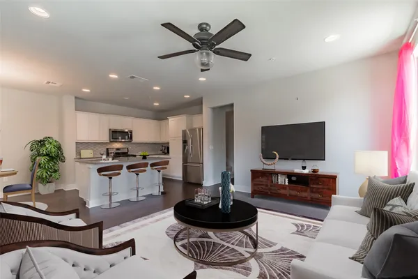 $2,400 | 13800 Lyndhurst Street, Unit 221, Austin, TX 78717