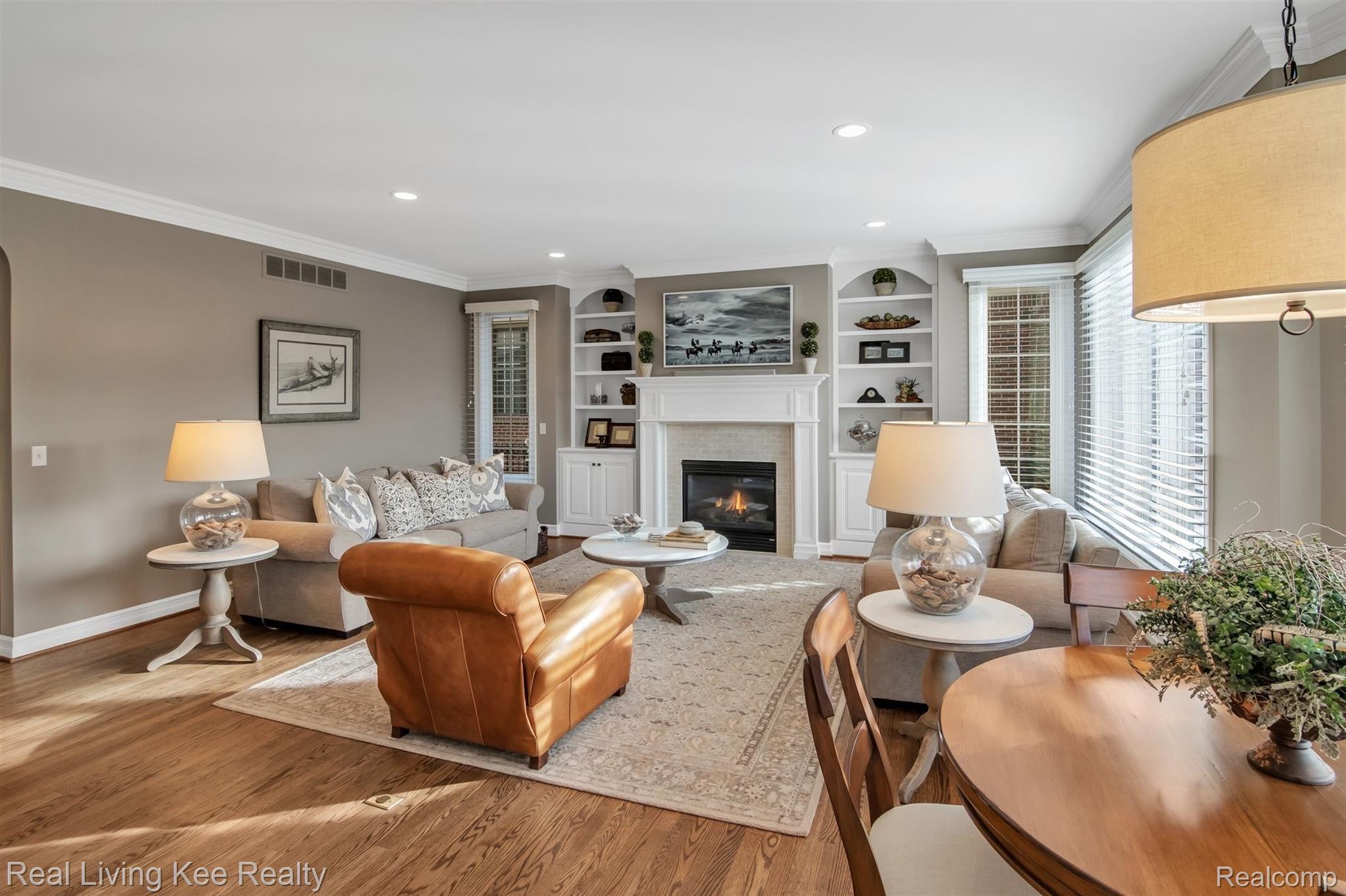 08-315 Ferndale Ave-windowstill-rea.jpg