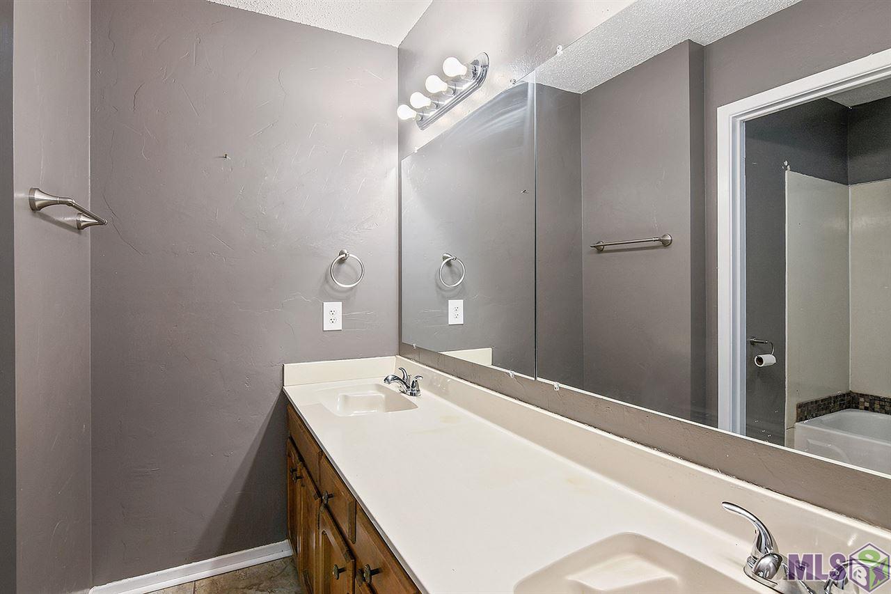 1937 Stonegate Court Baton Rouge, LA 70815 - Photo 4 of 10 Gallery Image 4