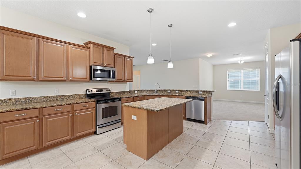 2217 Crosston Circle Orlando, FL 32824 - Photo 7 of 31