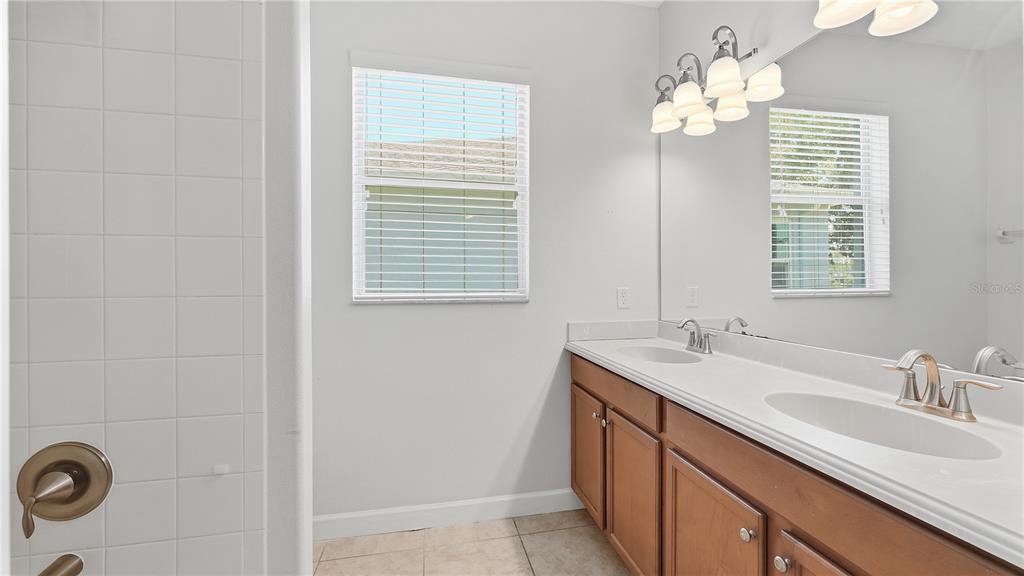 2217 Crosston Circle Orlando, FL 32824 - Photo 9 of 31