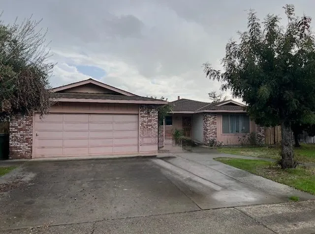 $398,000 | 240 West Tuolumne Road, Turlock, CA 95382