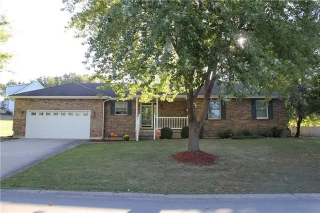 $310,000 | 58 Lakeview Drive, Lexington, MO 64067