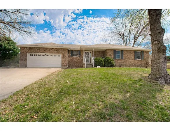 $310,000 | 58 Lakeview Drive, Lexington, MO 64067