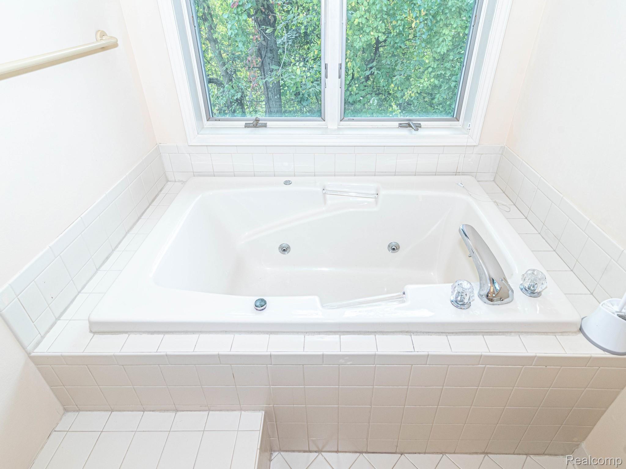 5255 Stickney Road Clarkston, MI 48348 - Photo 23 of 80 Jetted Tub in Master Suite