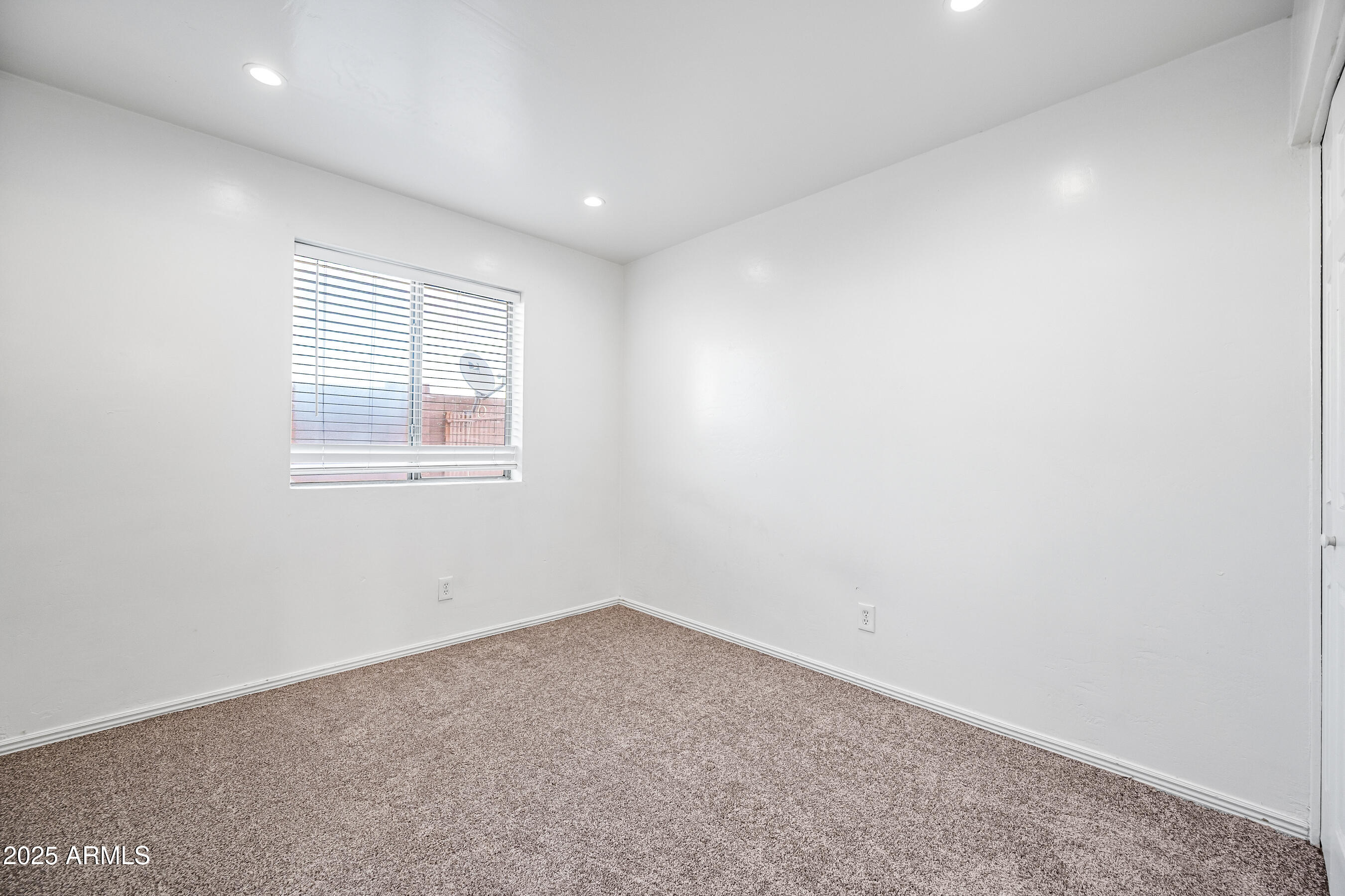 1234 North 36th Street, Unit 109 Phoenix, AZ 85008 - Photo 14 of 16 an empty room with a window