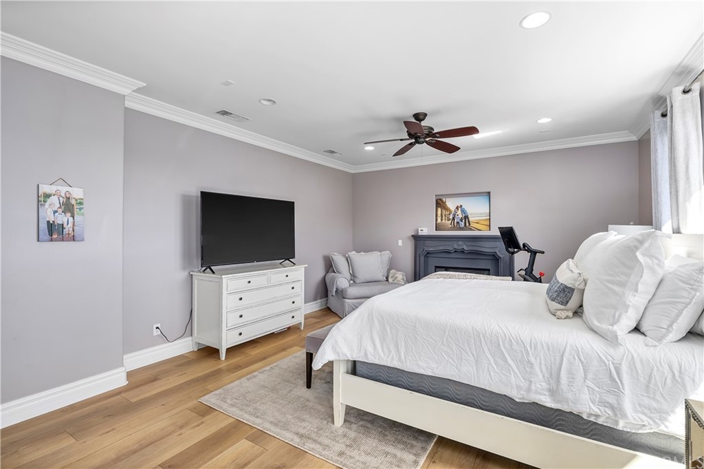 2210 Robinson Street Redondo Beach, CA 90278 - Photo 21 of 39 a bedroom with a bed and a flat screen tv